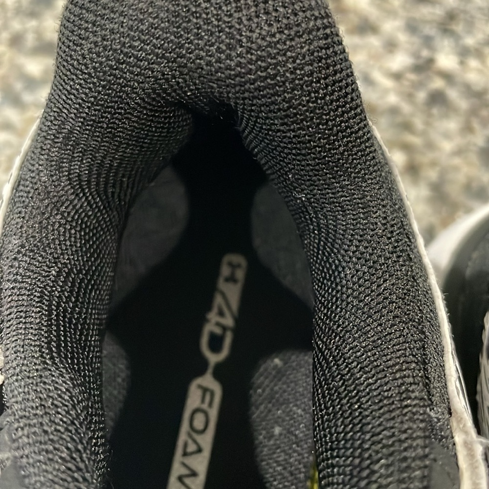 Under Armour Running Shoes - Picture 9 of 10